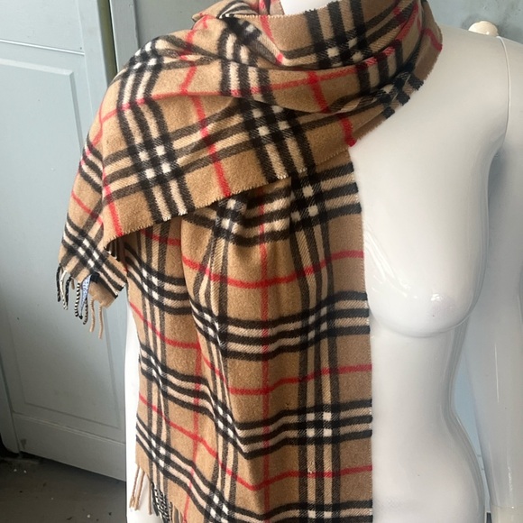Burberrys of London Cashmere/Wool blend
Iconic Scarf - Picture 2 of 8